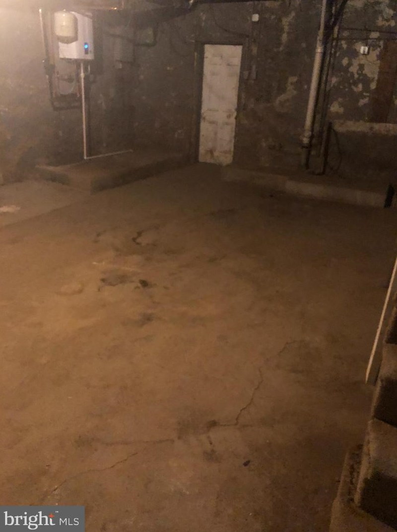 1437 Kerlin St, Chester PA 19013-3926 exterior