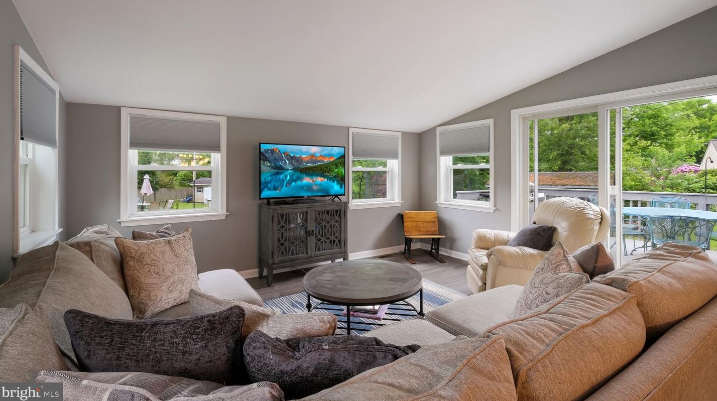 302 Scott Ln, Media PA 19086-6820 exterior