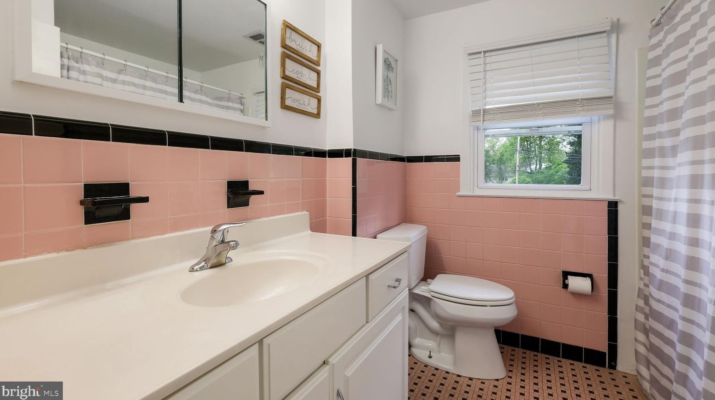 302 Scott Ln, Media PA 19086-6820 exterior