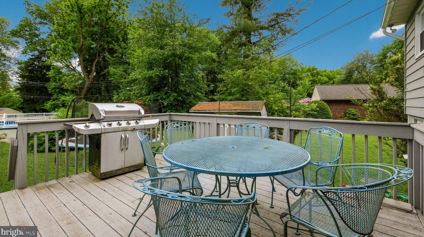 302 Scott Ln, Media PA 19086-6820 exterior