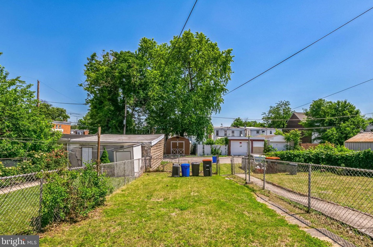 1033 Kerlin St, Chester PA 19013-4015 exterior