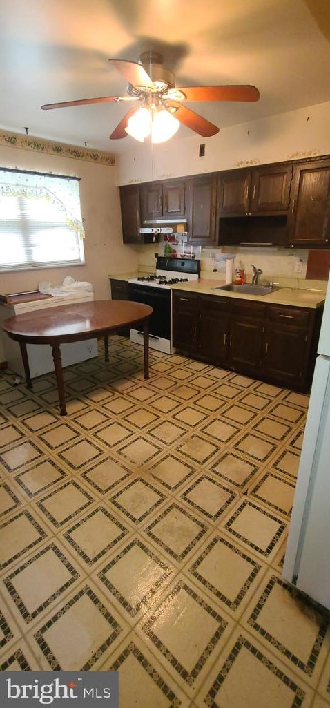 1030 Lawrence Ave, Darby PA 19023-2011 exterior