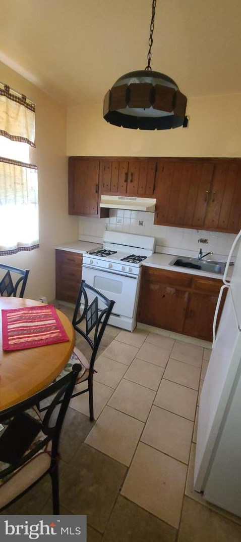 1030 Lawrence Ave, Darby PA 19023-2011 exterior