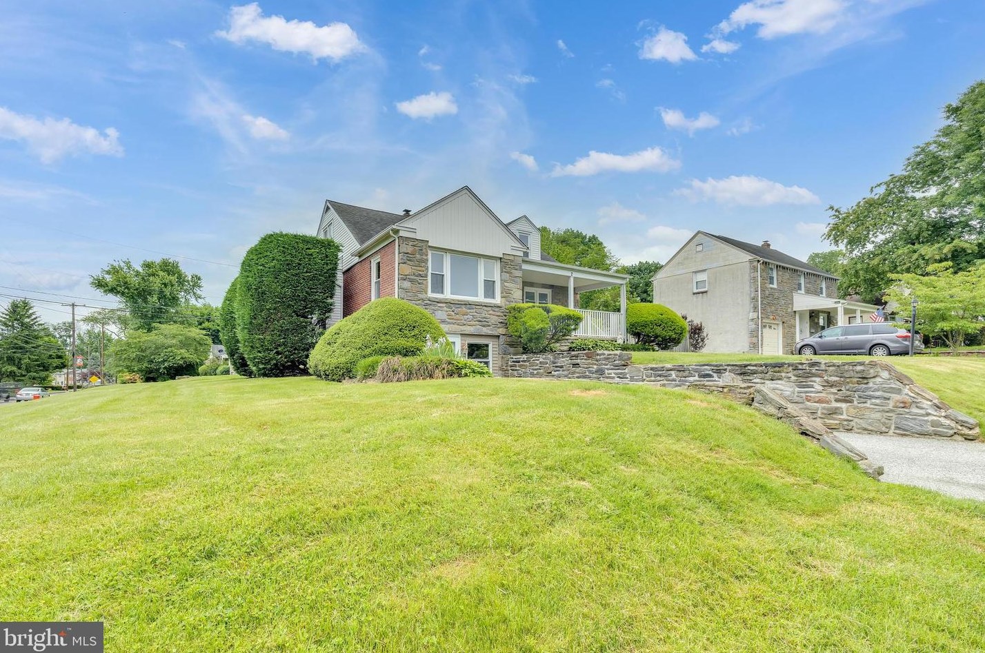 2 Fairhill Rd, Morton PA  19070-1009 exterior