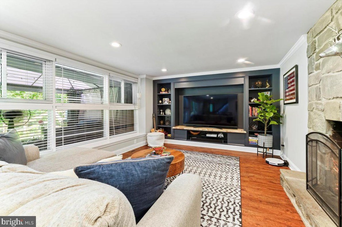 121 Paxon Holw Rd, Media PA 19063-1002 exterior