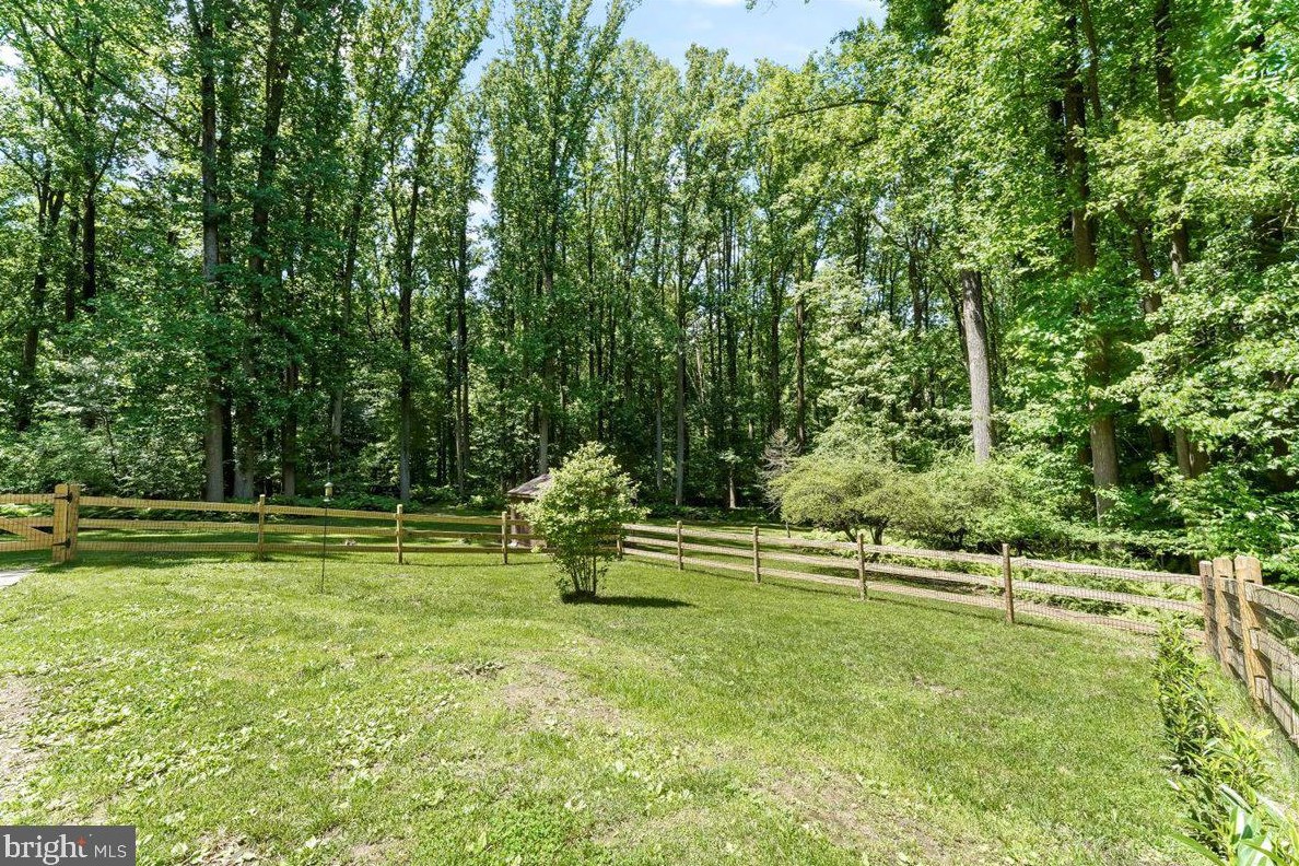 121 Paxon Holw Rd, Media PA 19063-1002 exterior