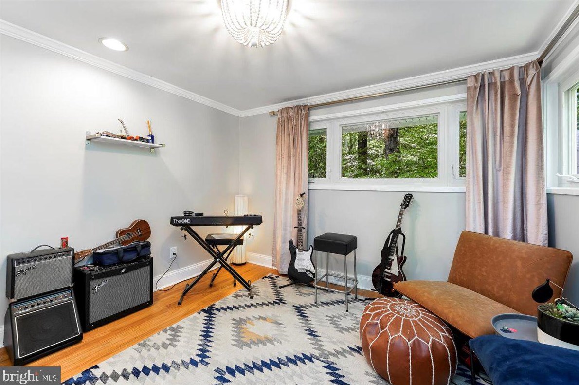 121 Paxon Holw Rd, Media PA 19063-1002 exterior