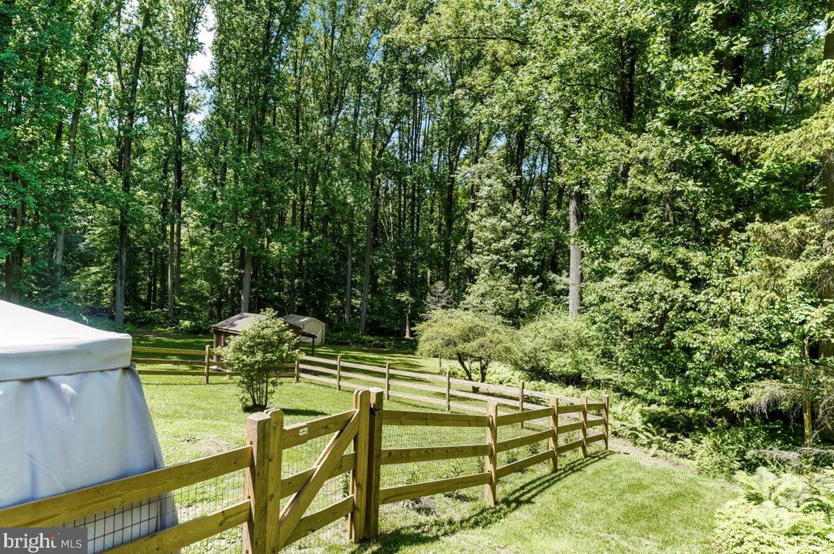 121 Paxon Holw Rd, Media PA 19063-1002 exterior