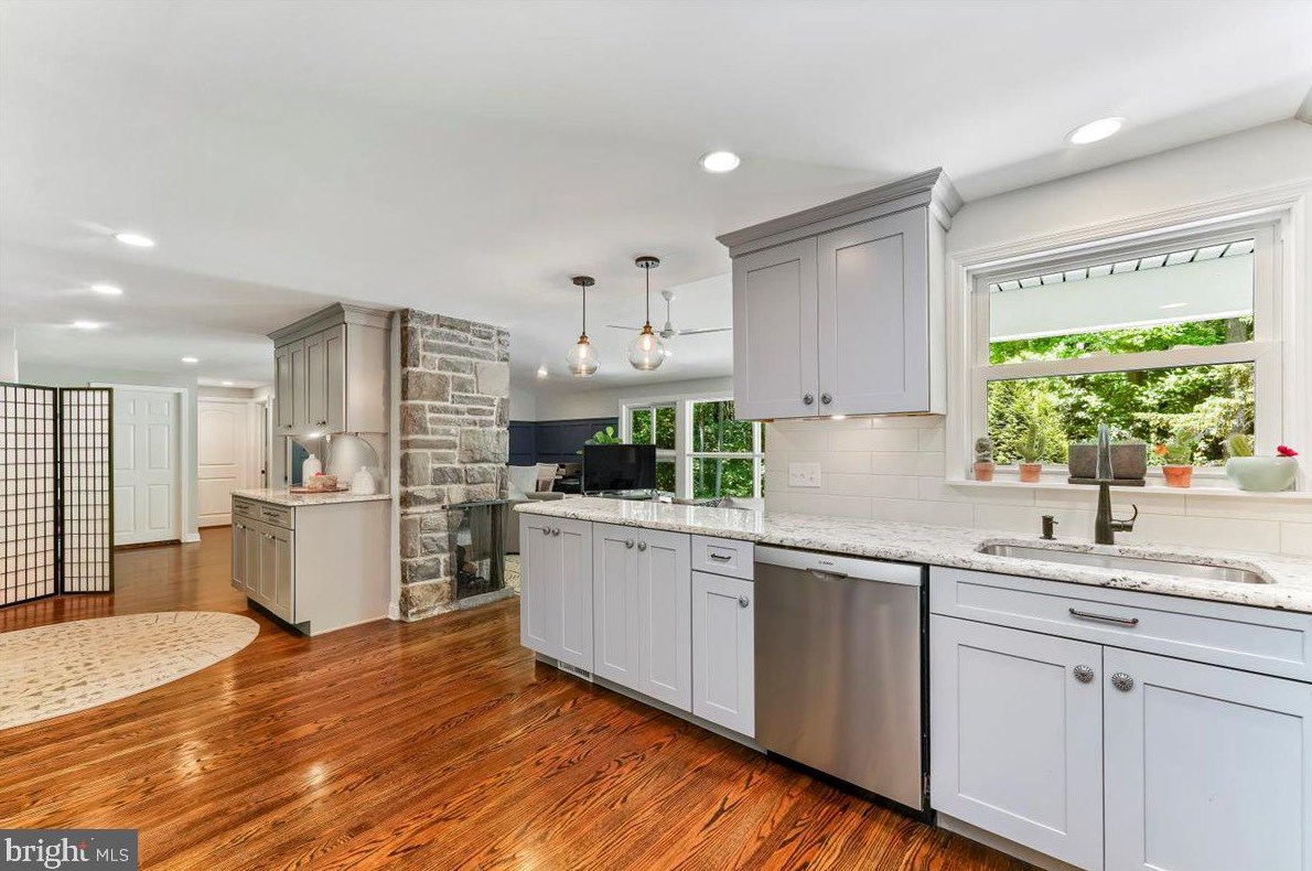 121 Paxon Holw Rd, Media PA 19063-1002 exterior