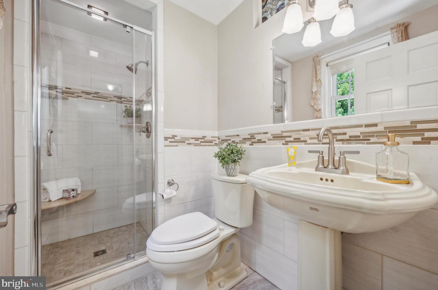 2 Gln Cir, Media PA 19063-4711 exterior