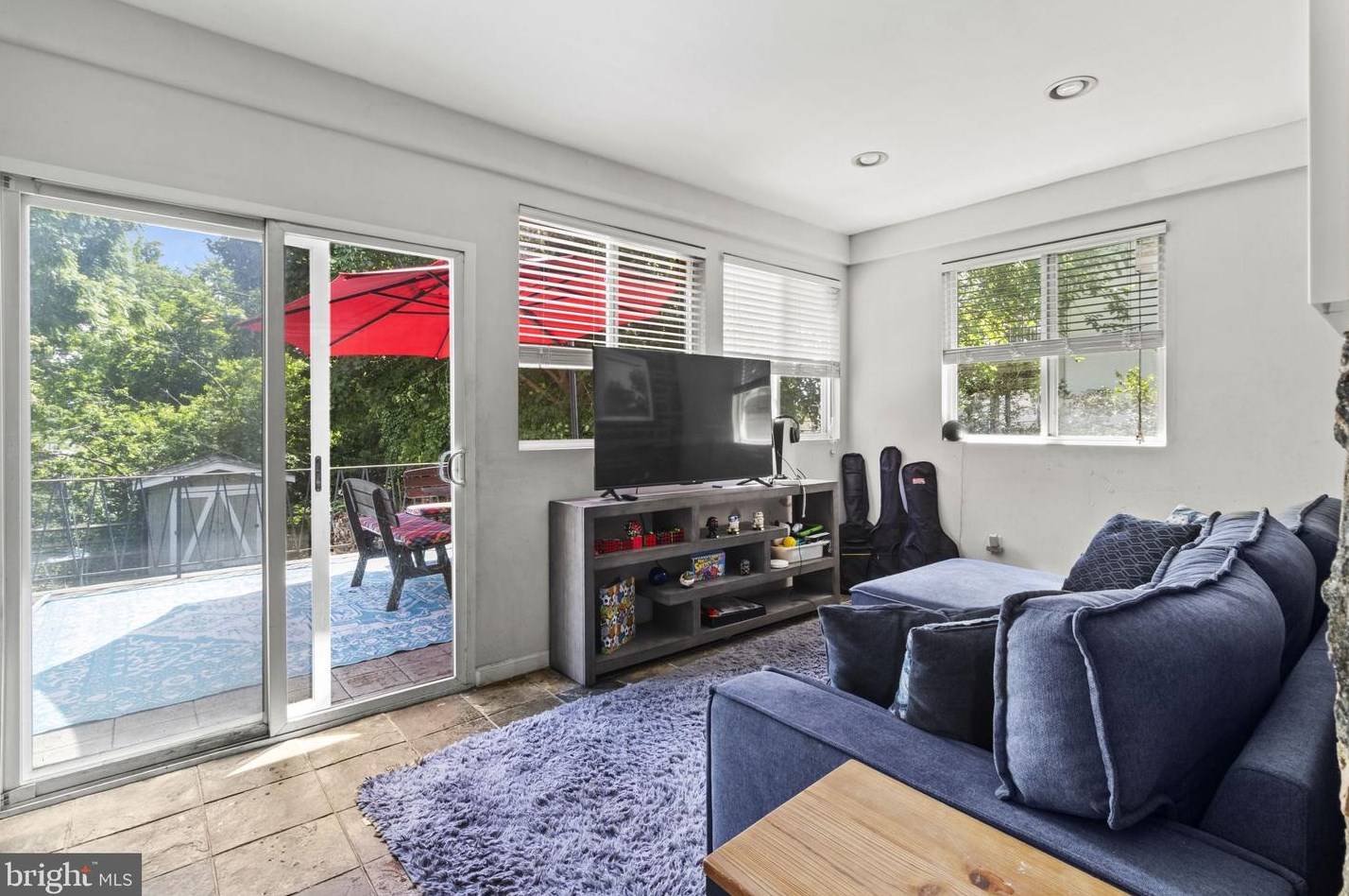 5 Foster Ave, Pittsburgh PA 15205-2352 exterior