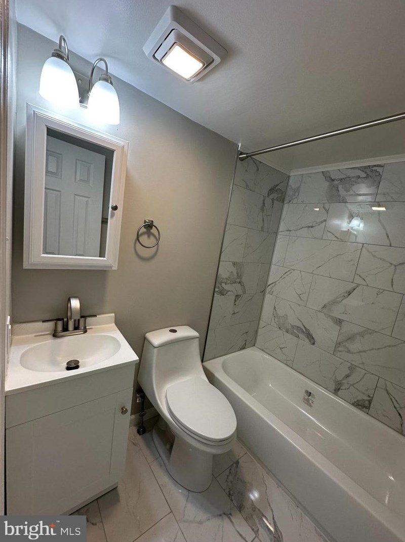 6 Aston Ct, Chester PA 19014-1753 exterior