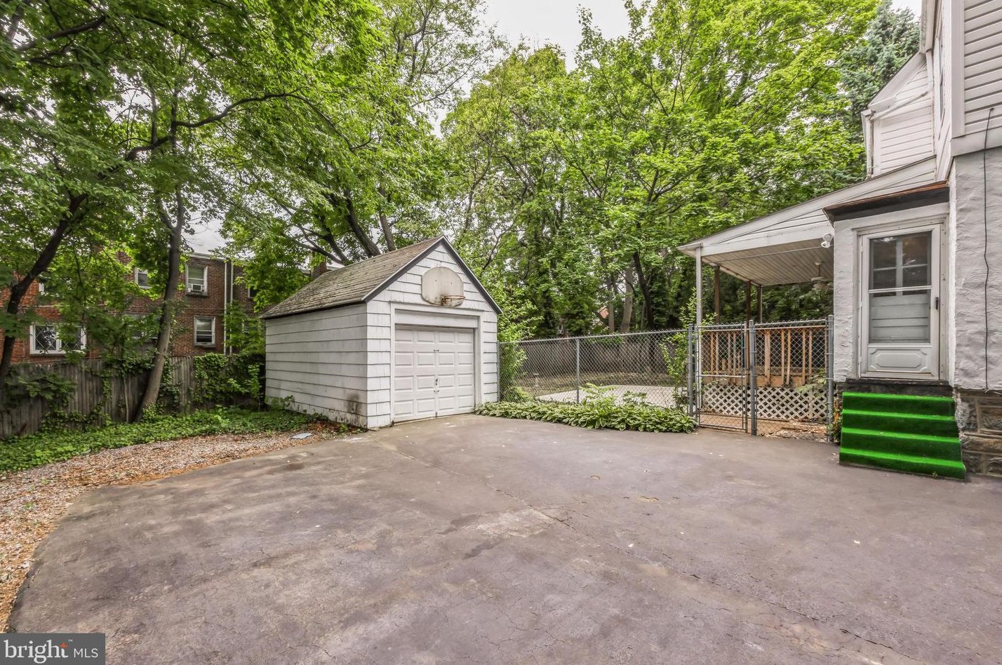 12 Golf Rd, Darby PA 19023-1314 exterior