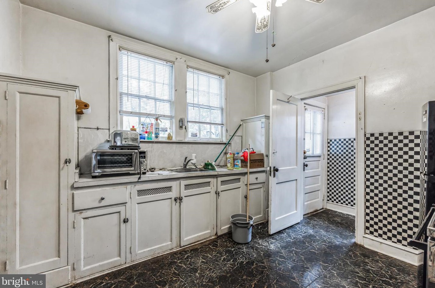 12 Golf Rd, Darby PA 19023-1314 exterior