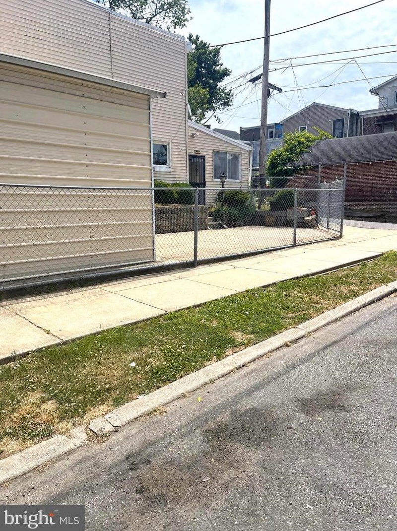 347 Taylor Ter, Chester PA 19013-4236 exterior