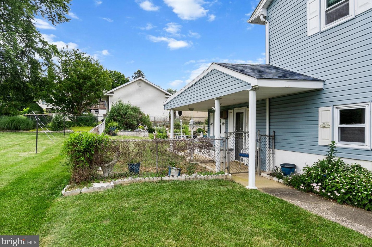 2330 Weir Rd, Chester PA  19014-1641 exterior