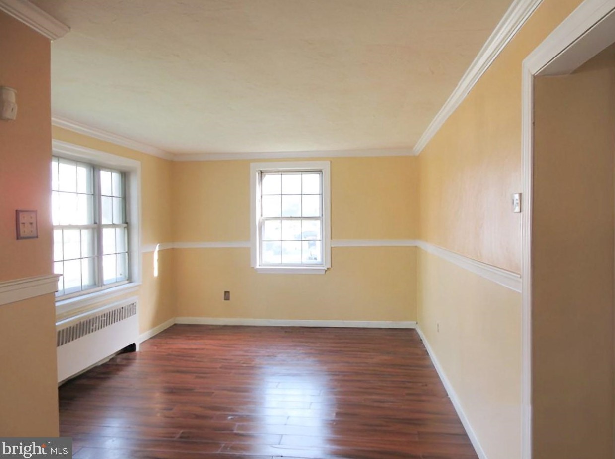 213 Elkinton Ave, Chester PA 19013-5027 exterior