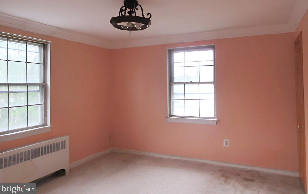 213 Elkinton Ave, Chester PA 19013-5027 exterior