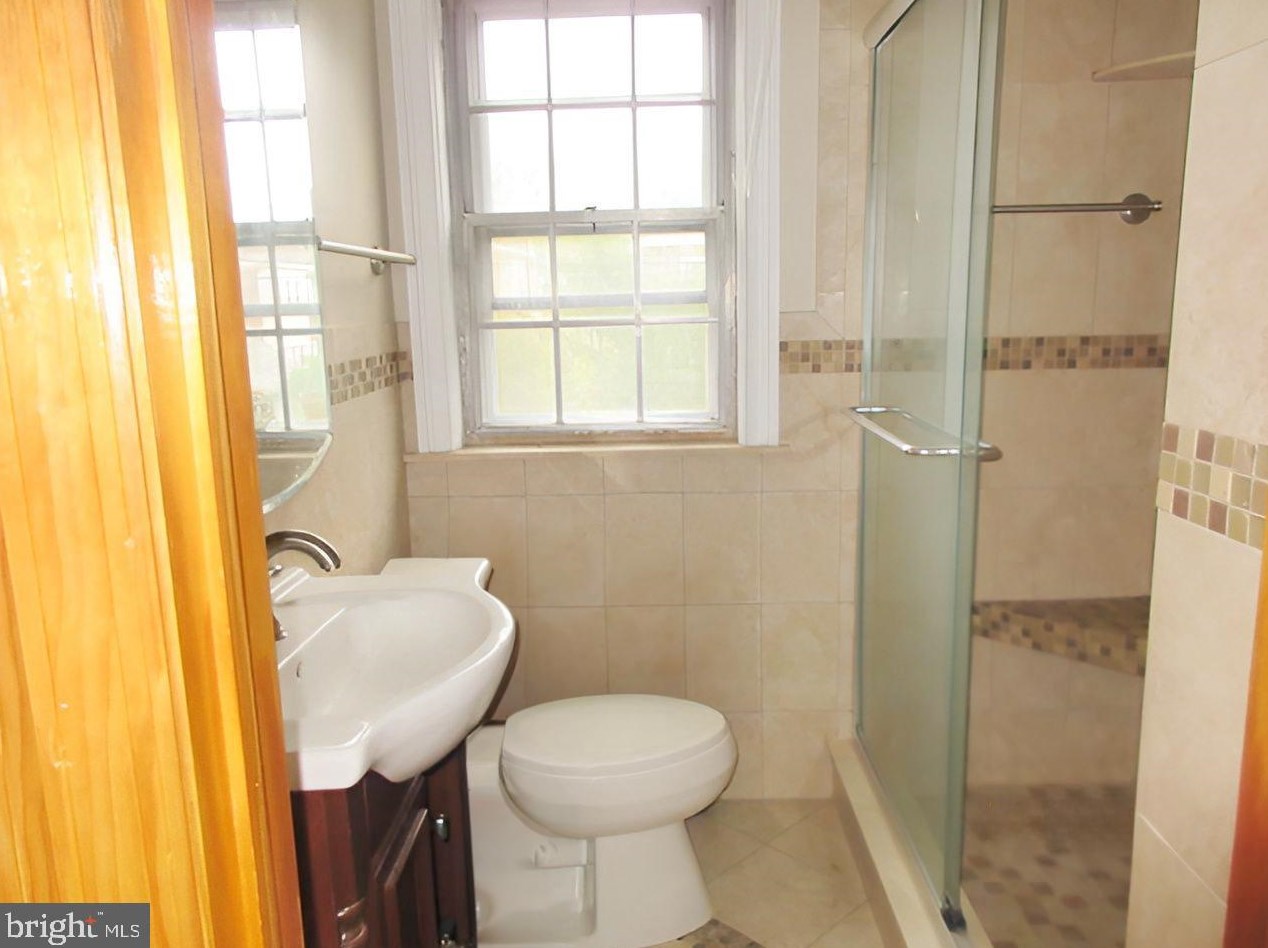 213 Elkinton Ave, Chester PA 19013-5027 exterior