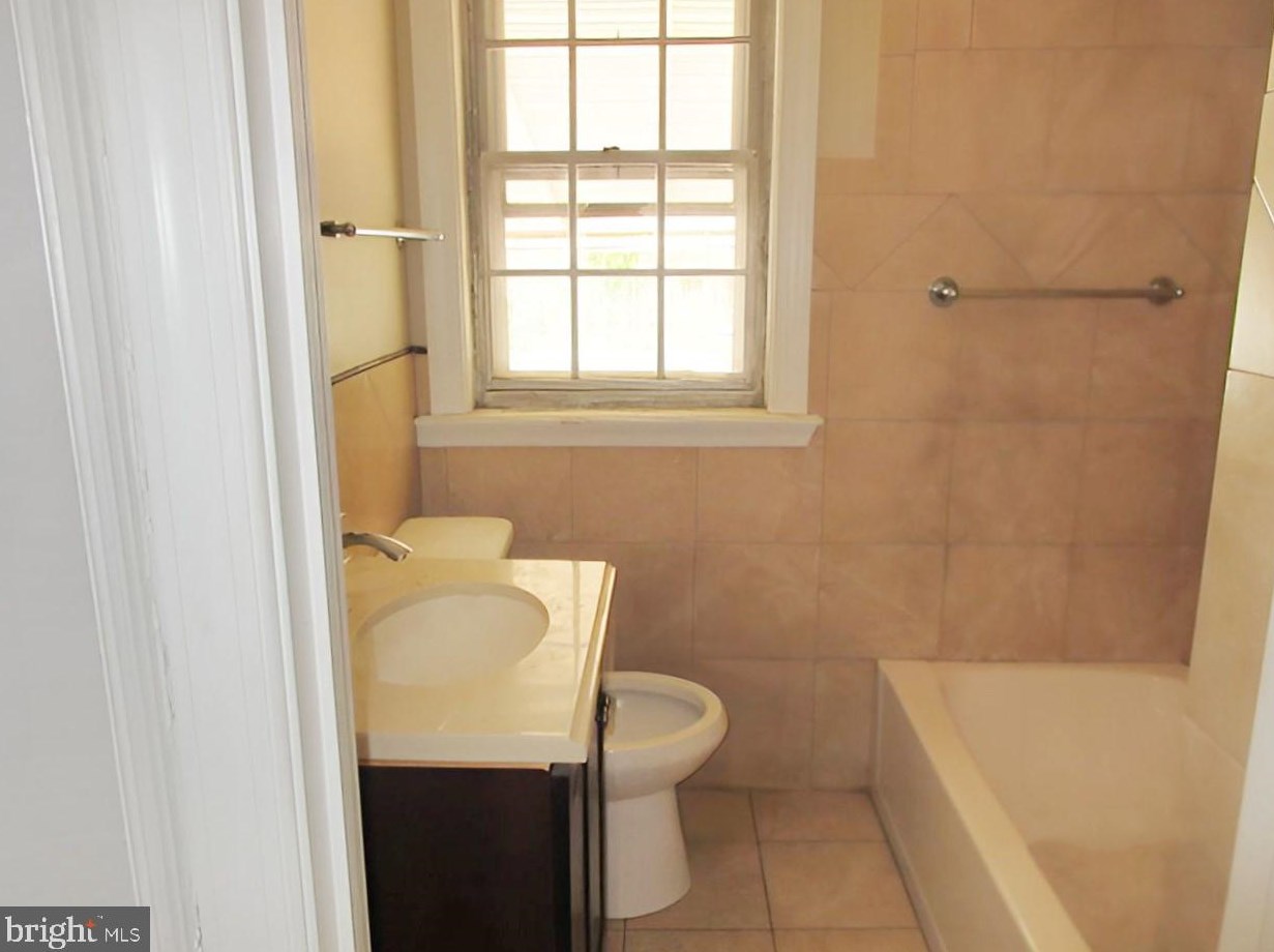 213 Elkinton Ave, Chester PA 19013-5027 exterior