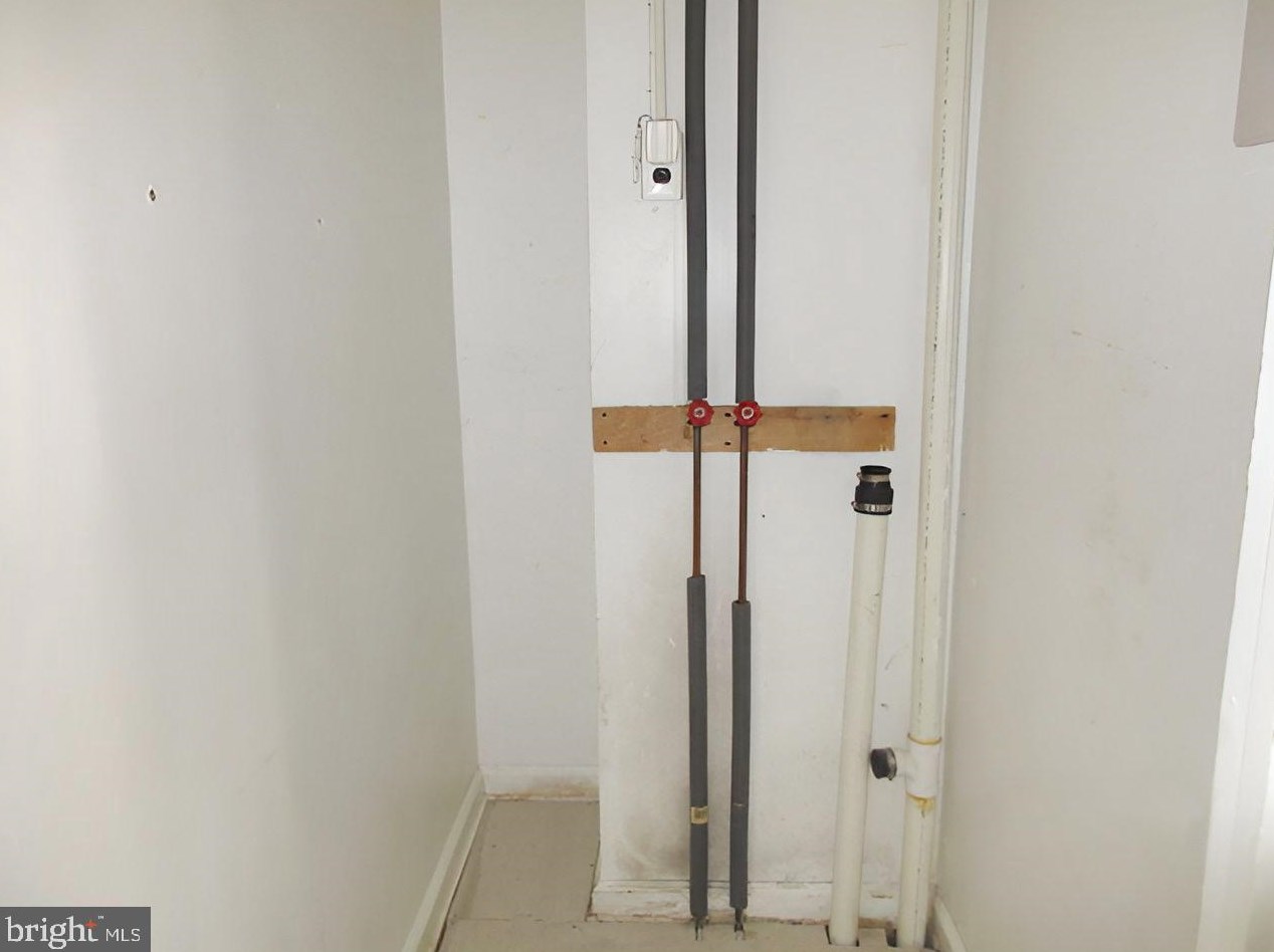 213 Elkinton Ave, Chester PA 19013-5027 exterior