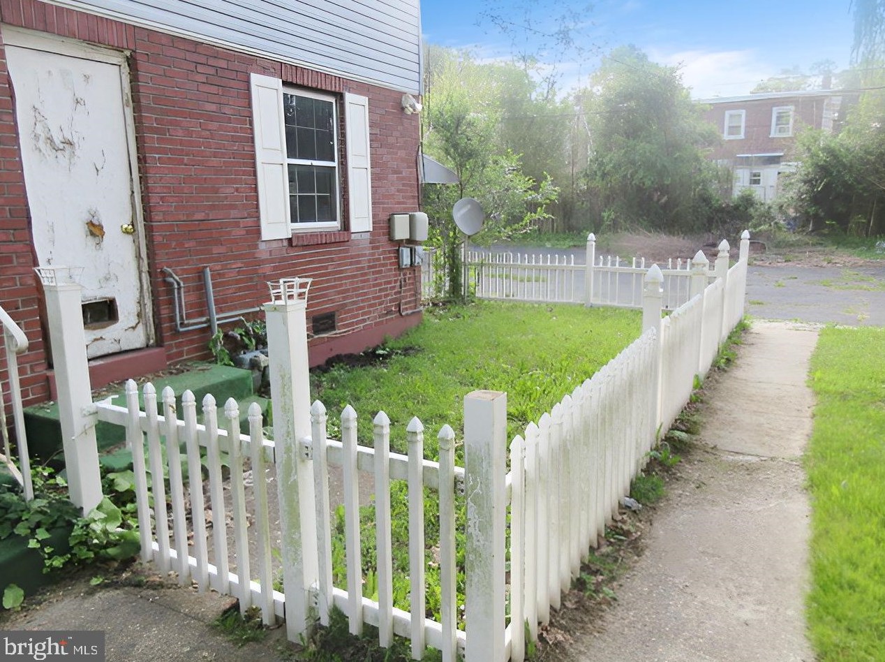 213 Elkinton Ave, Chester PA 19013-5027 exterior