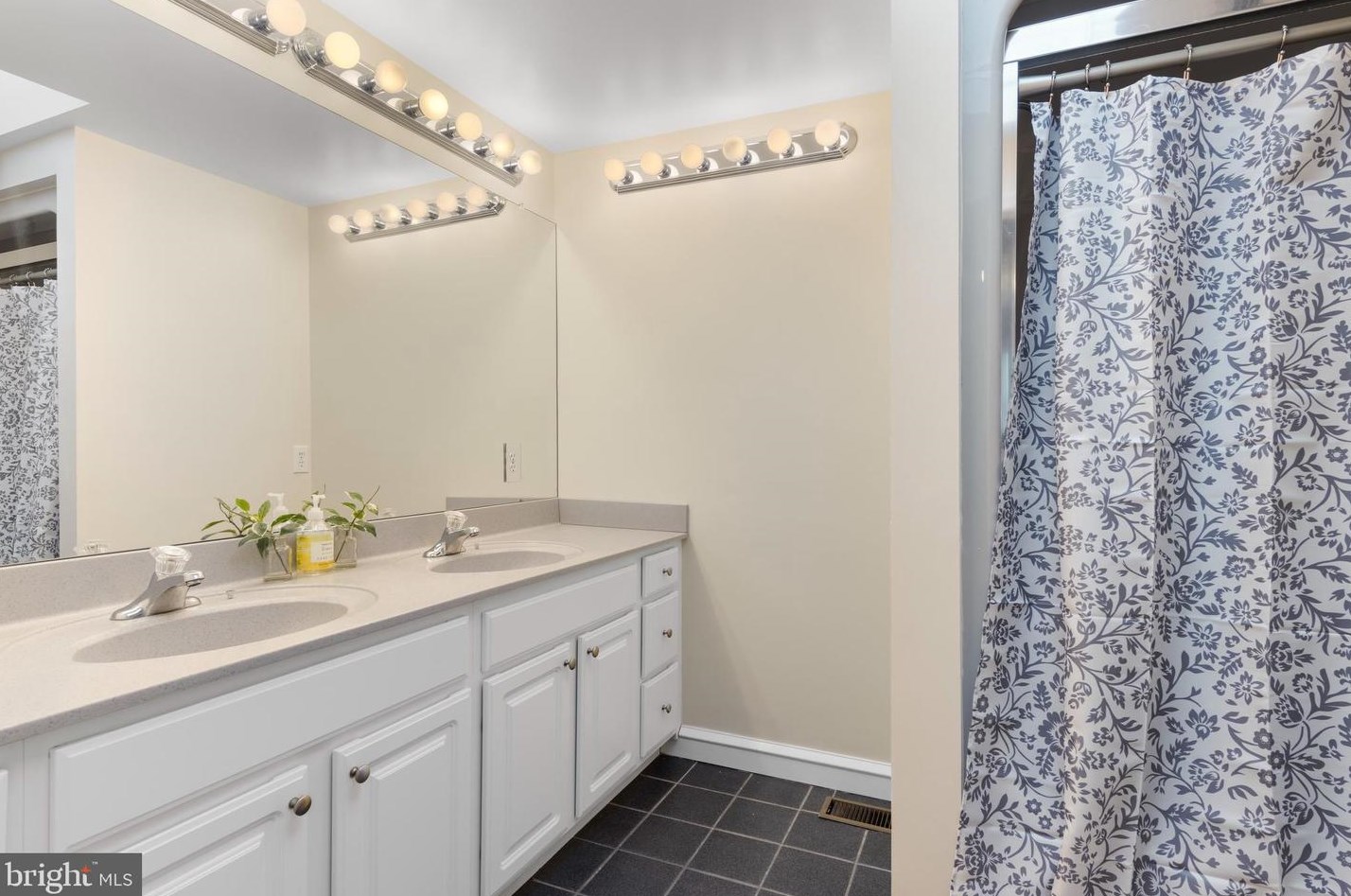 405 Palmers Ln, Media PA 19086-6528 exterior