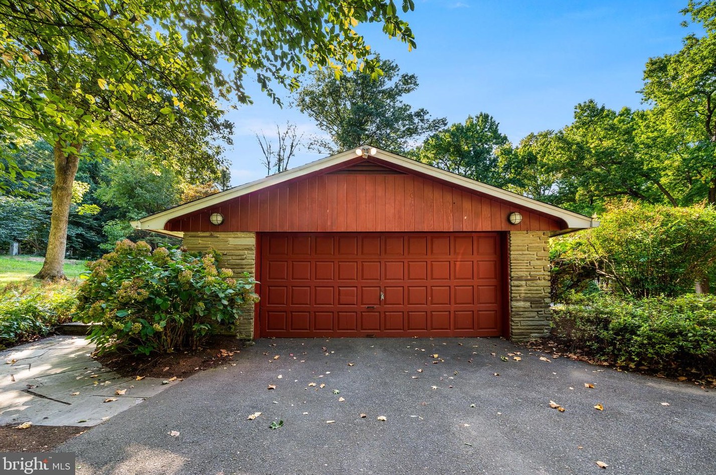 337 Plush Mill Rd, Media PA 19086-6017 exterior