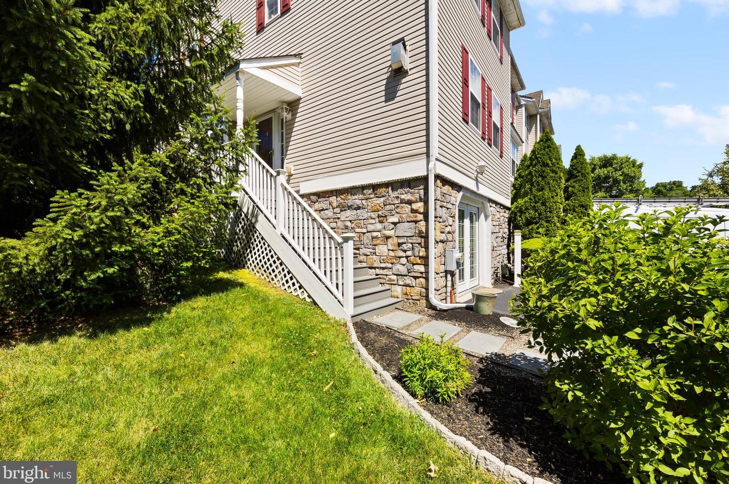 15 Hoag Ln, Chester PA  19014-3702 exterior