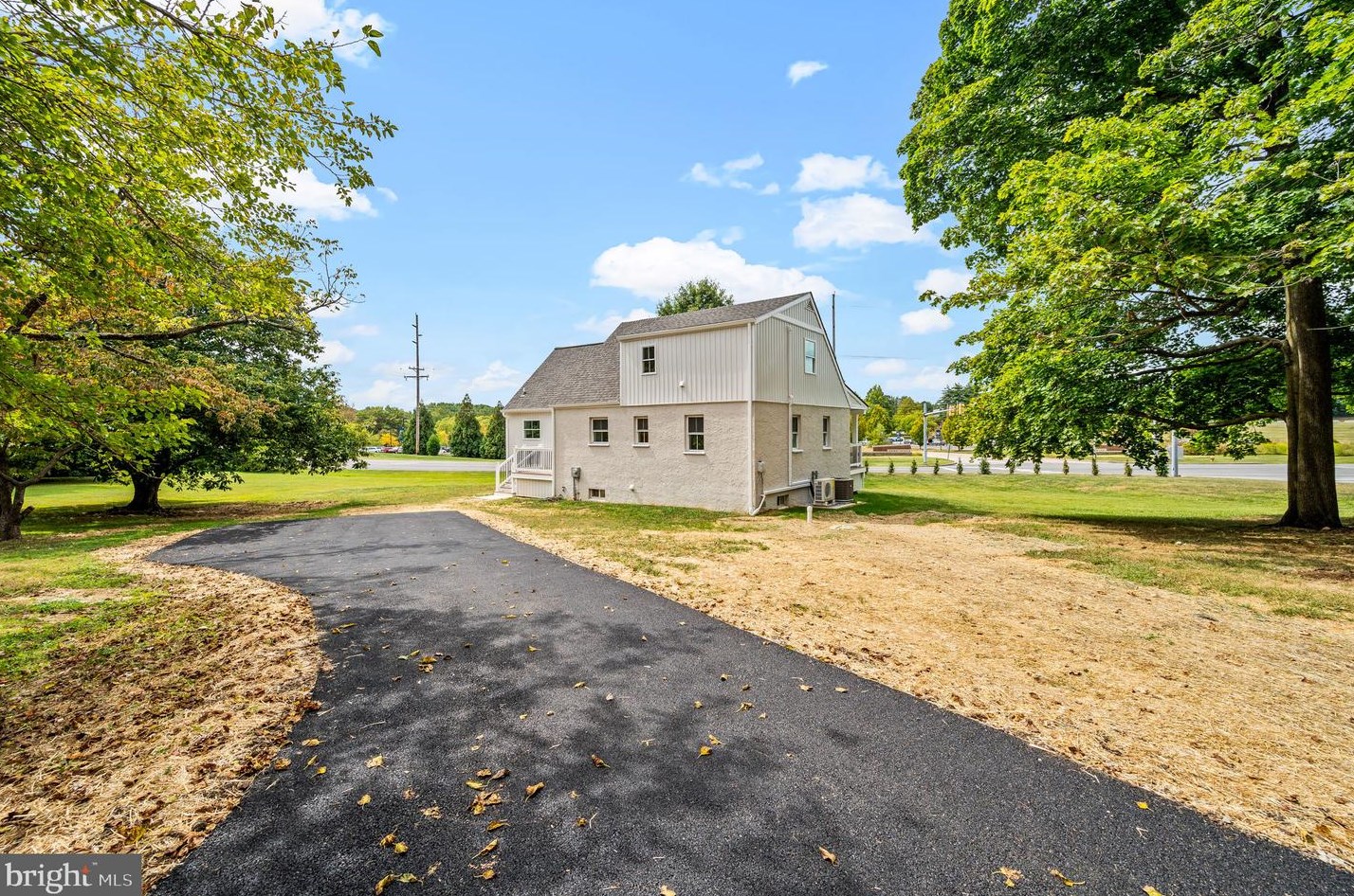 529 Old Middletown Rd, Media PA 19063-4429 exterior