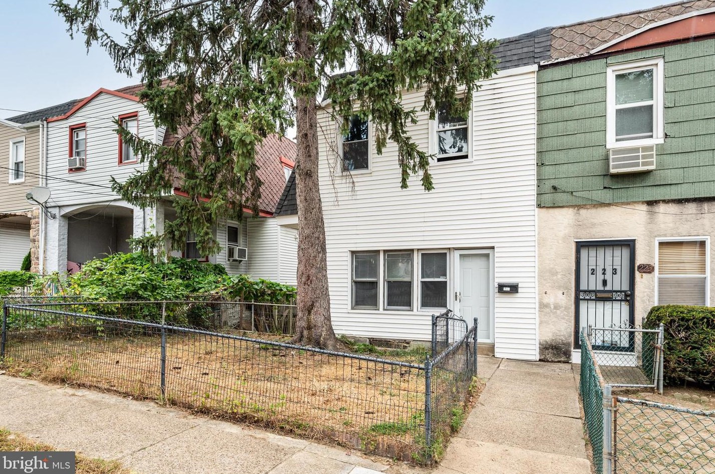 221 Barrington Rd, Upper Darby PA  19082-4217 exterior