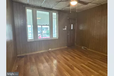 1110 E 11th Street, Crum Lynne, PA 19022 - Photo 3