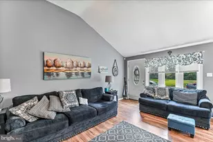 516 Edgewood Ave, Folsom, PA 19033 - Photo 3