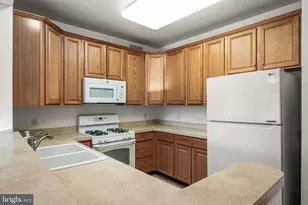 231 Creekside Dr, Brookhaven, PA 19015 - Photo 3