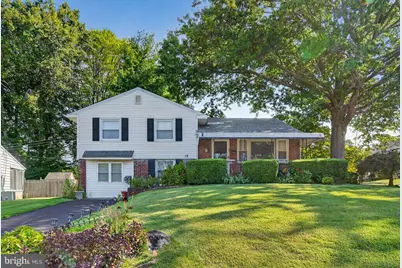 15 Glenwood Circle, Aldan, PA 19018 - Photo 1