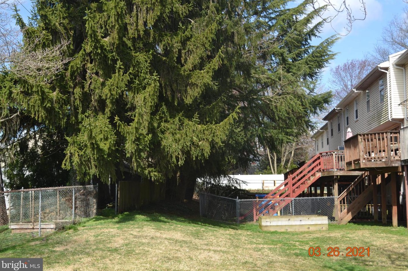 47 Colonial Cir, Chester PA  19014-1759 exterior