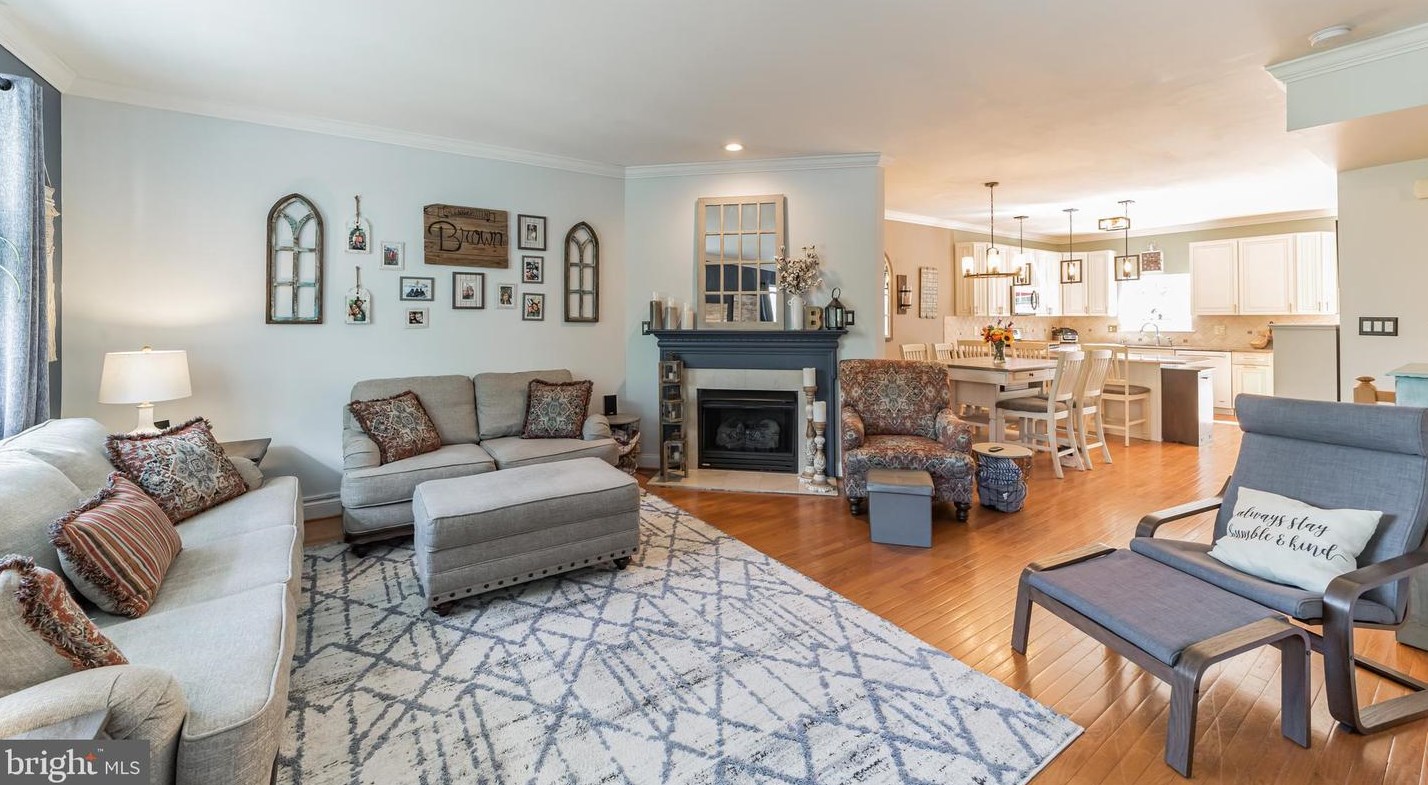 49 Hoag Ln, Chester PA  19014-3702 exterior