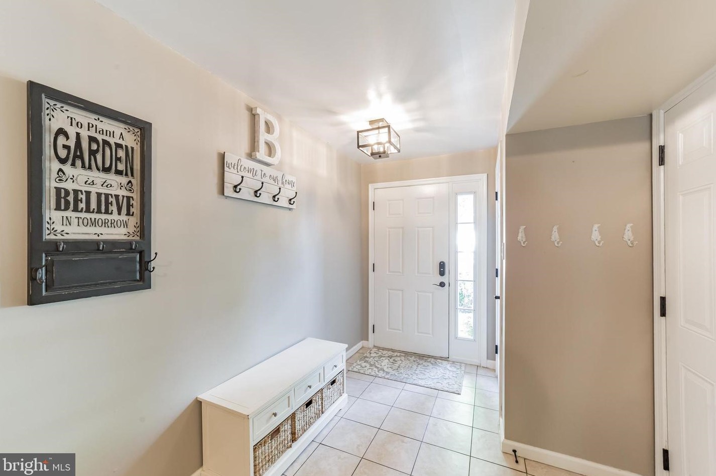 49 Hoag Ln, Chester PA  19014-3702 exterior