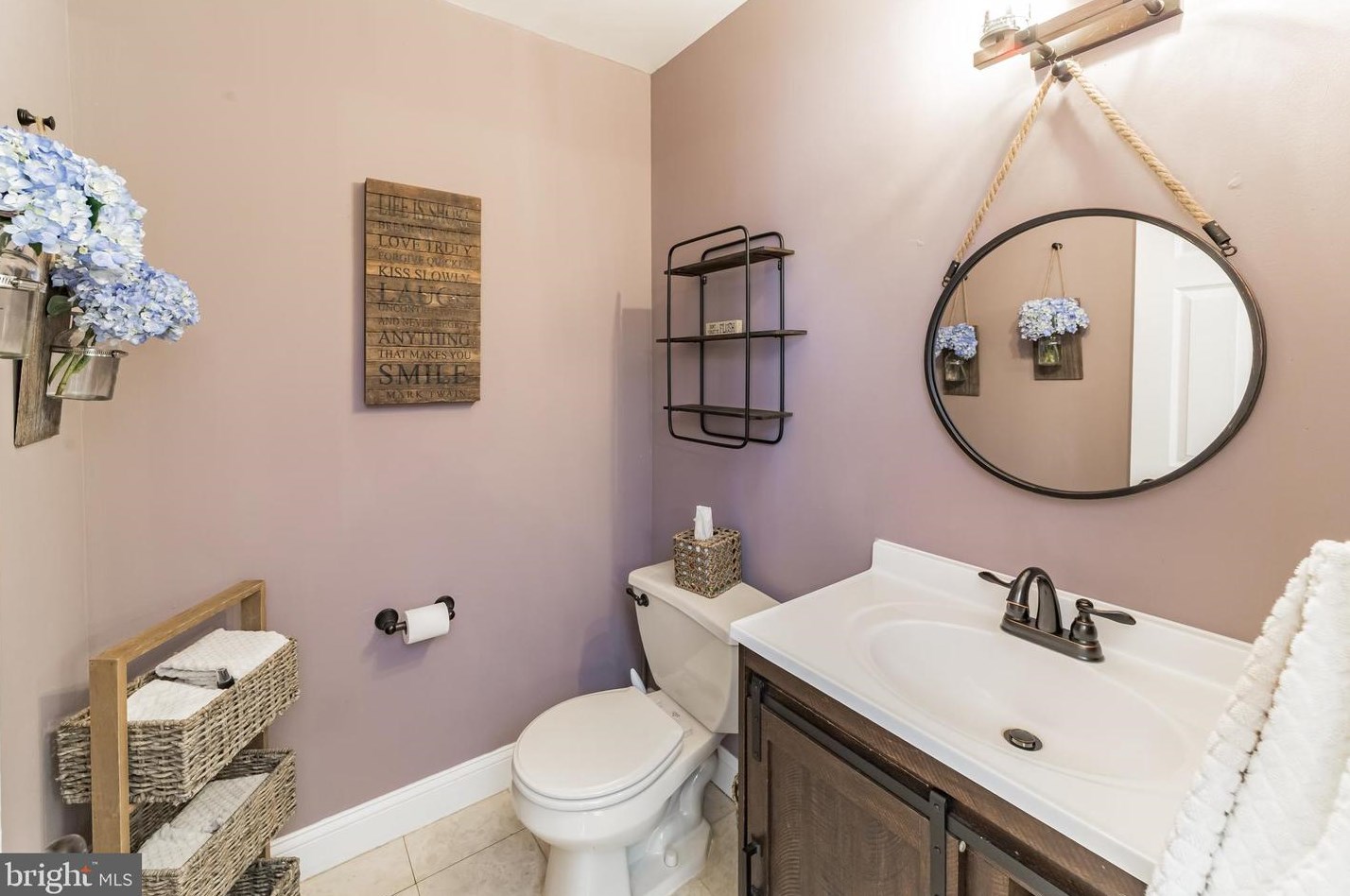 49 Hoag Ln, Chester PA  19014-3702 exterior