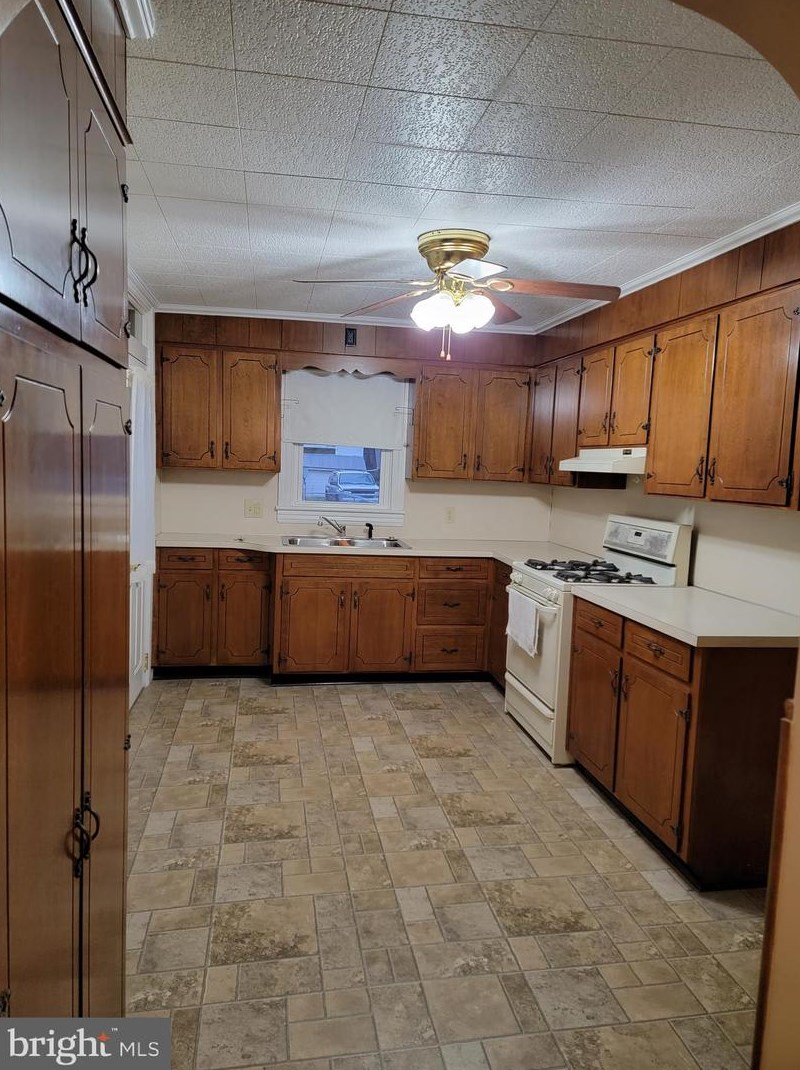 247 Martin Ave, Chambersburg PA 17201-1535 exterior