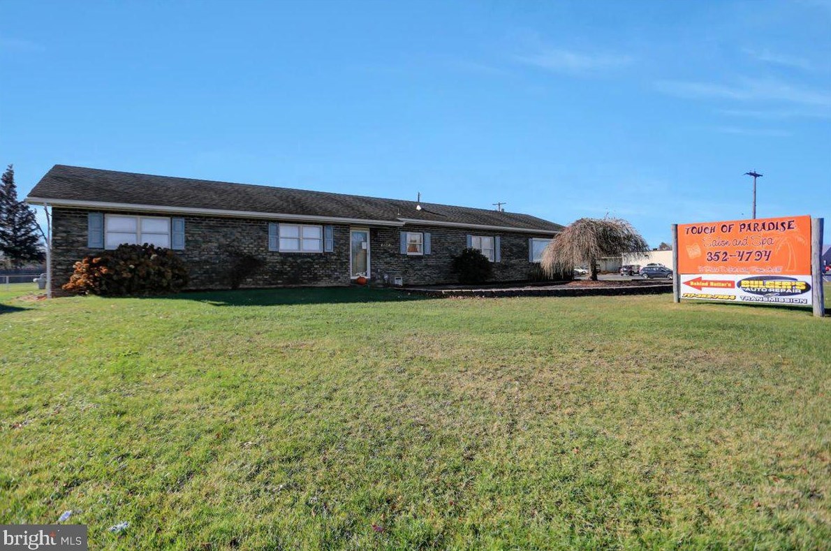 4124 Lincoln Way, Fayetteville PA  17222-1125 exterior