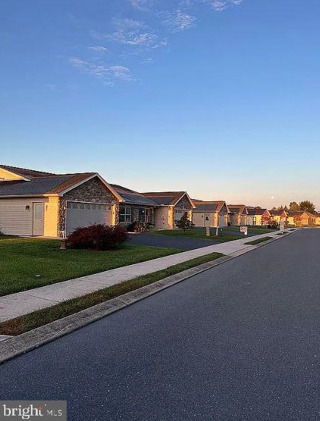 262 Matthew Dr, Chambersburg PA  17201-2875 exterior