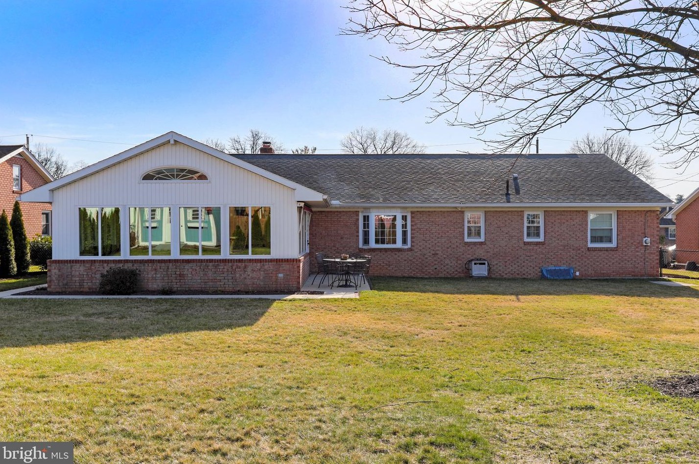 531 Mentzer Ave, Chambersburg PA  17201-1429 exterior