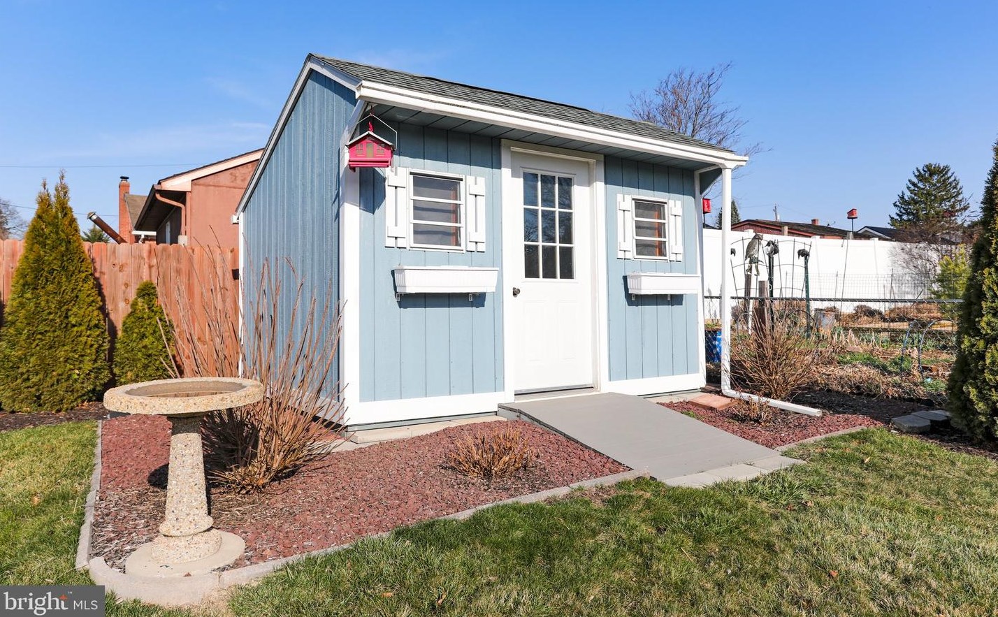 531 Mentzer Ave, Chambersburg PA  17201-1429 exterior