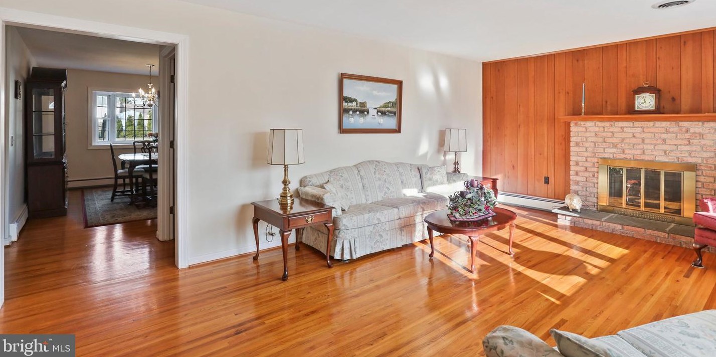 531 Mentzer Ave, Chambersburg PA  17201-1429 exterior