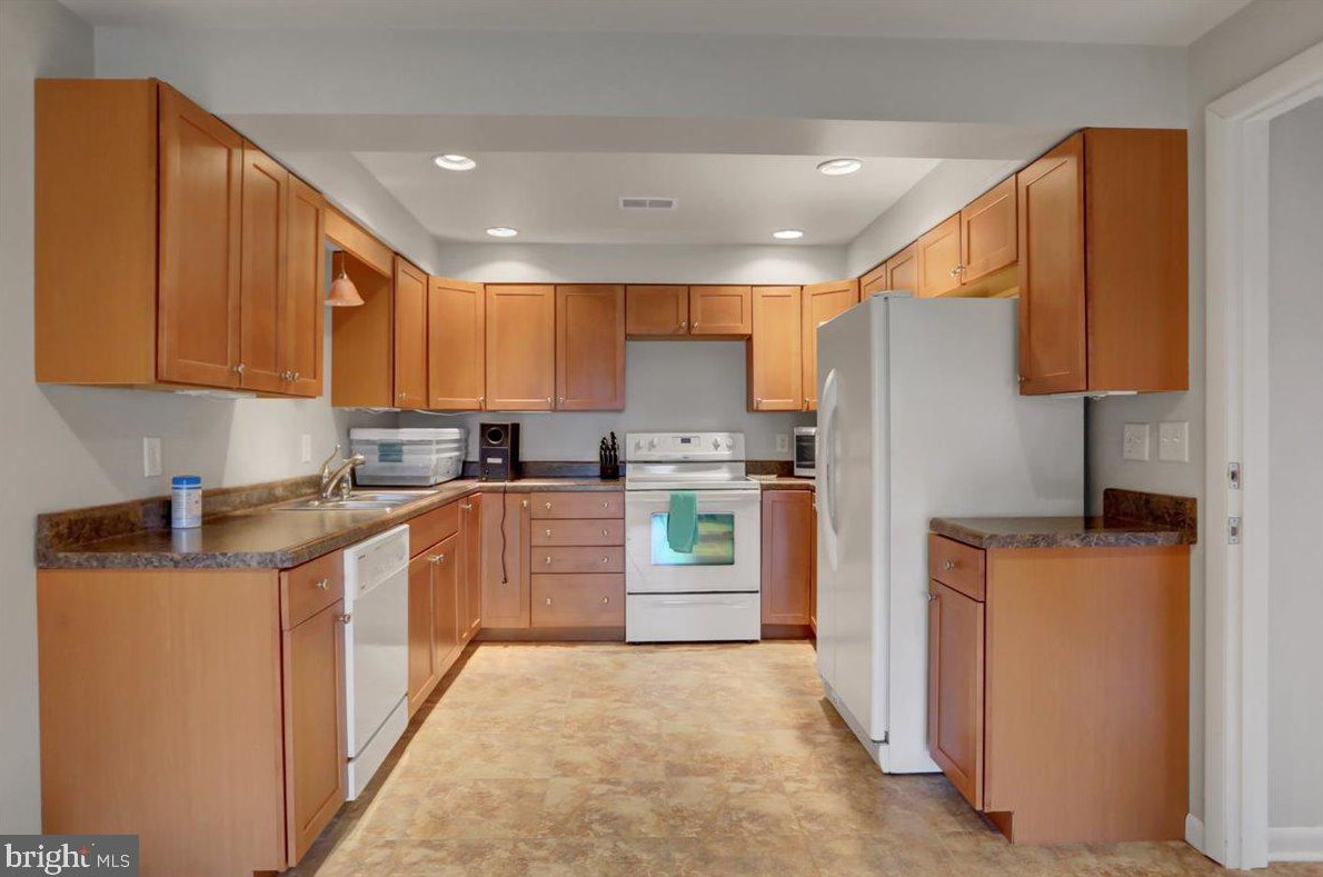 6566 Fairway Dr, Fayetteville PA  17222-9642 exterior