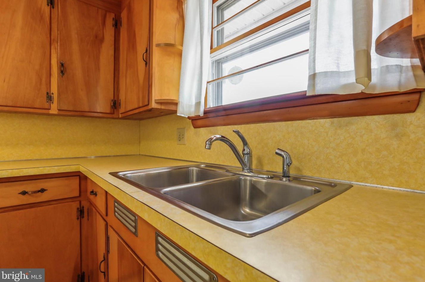 323 Commerce St, Roadside PA  17268-1101 exterior