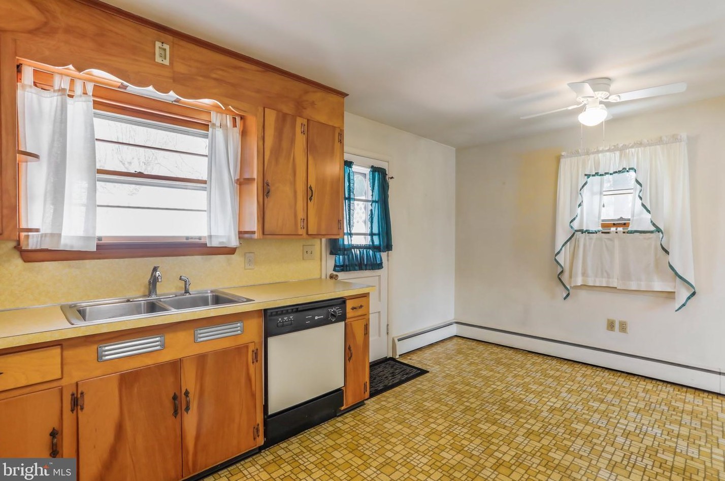 323 Commerce St, Roadside PA  17268-1101 exterior