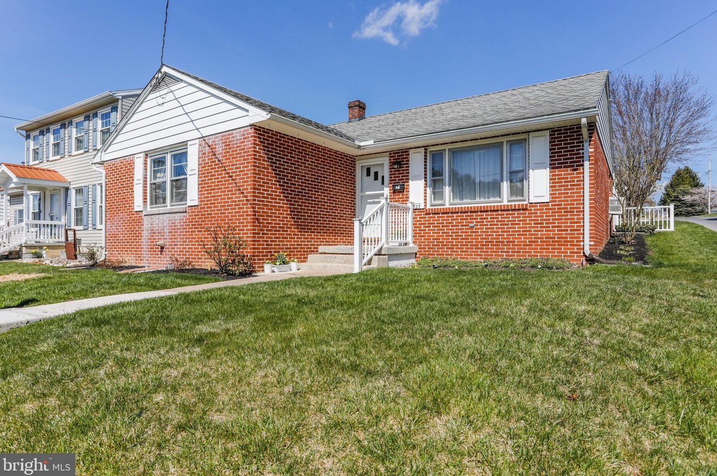 323 Commerce St, Roadside PA  17268-1101 exterior