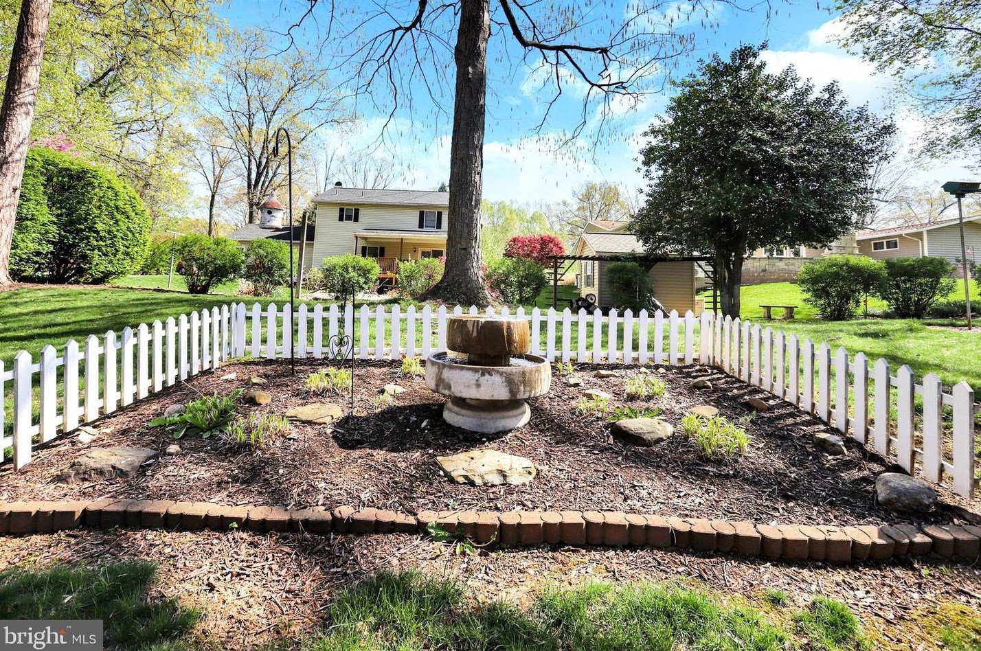 6445 Fairway Dr, Fayetteville PA  17222-9647 exterior